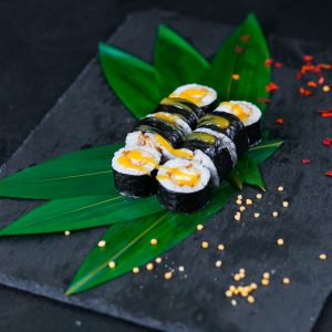 Маки с тунцом темпура